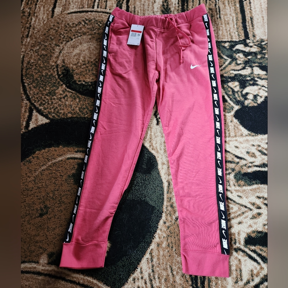 Nike sweatpants Only. - Picture 7 of 16